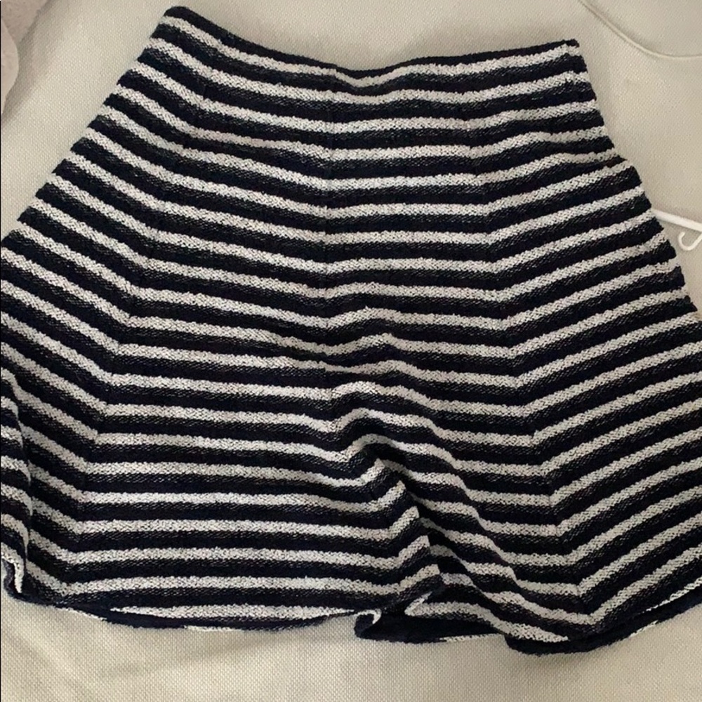 Theory skirt blue black while stripe